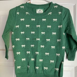 Adorable & comfortable 3/4 length sleeve light green sweater